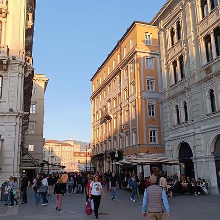 Casa Vacanze Trieste - Vista Piazza Unita Экстерьер фото