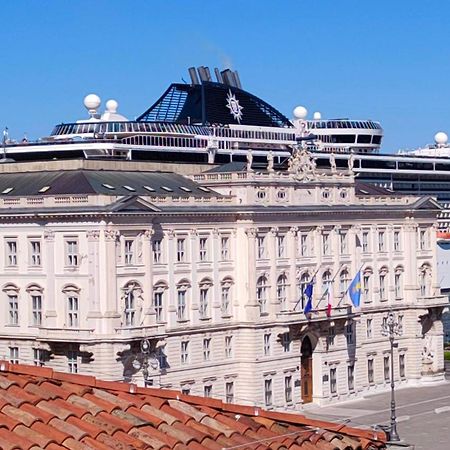 Casa Vacanze Trieste - Vista Piazza Unita Экстерьер фото