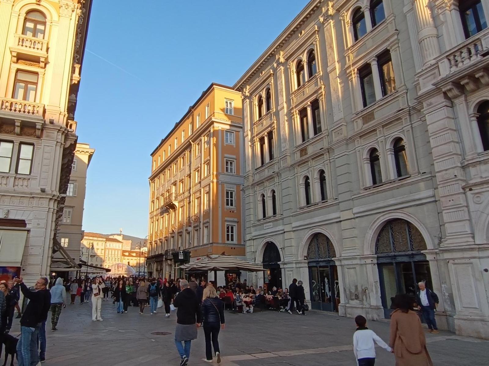 Casa Vacanze Trieste - Vista Piazza Unita Экстерьер фото