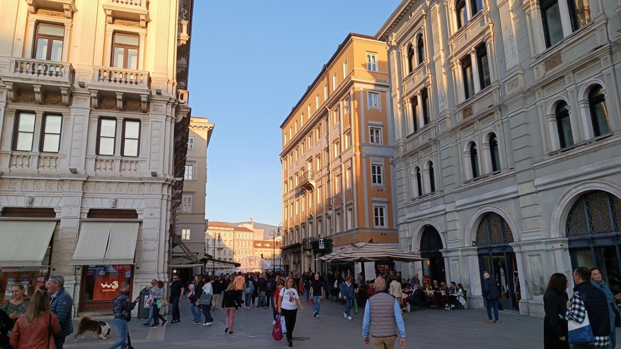 Casa Vacanze Trieste - Vista Piazza Unita Экстерьер фото