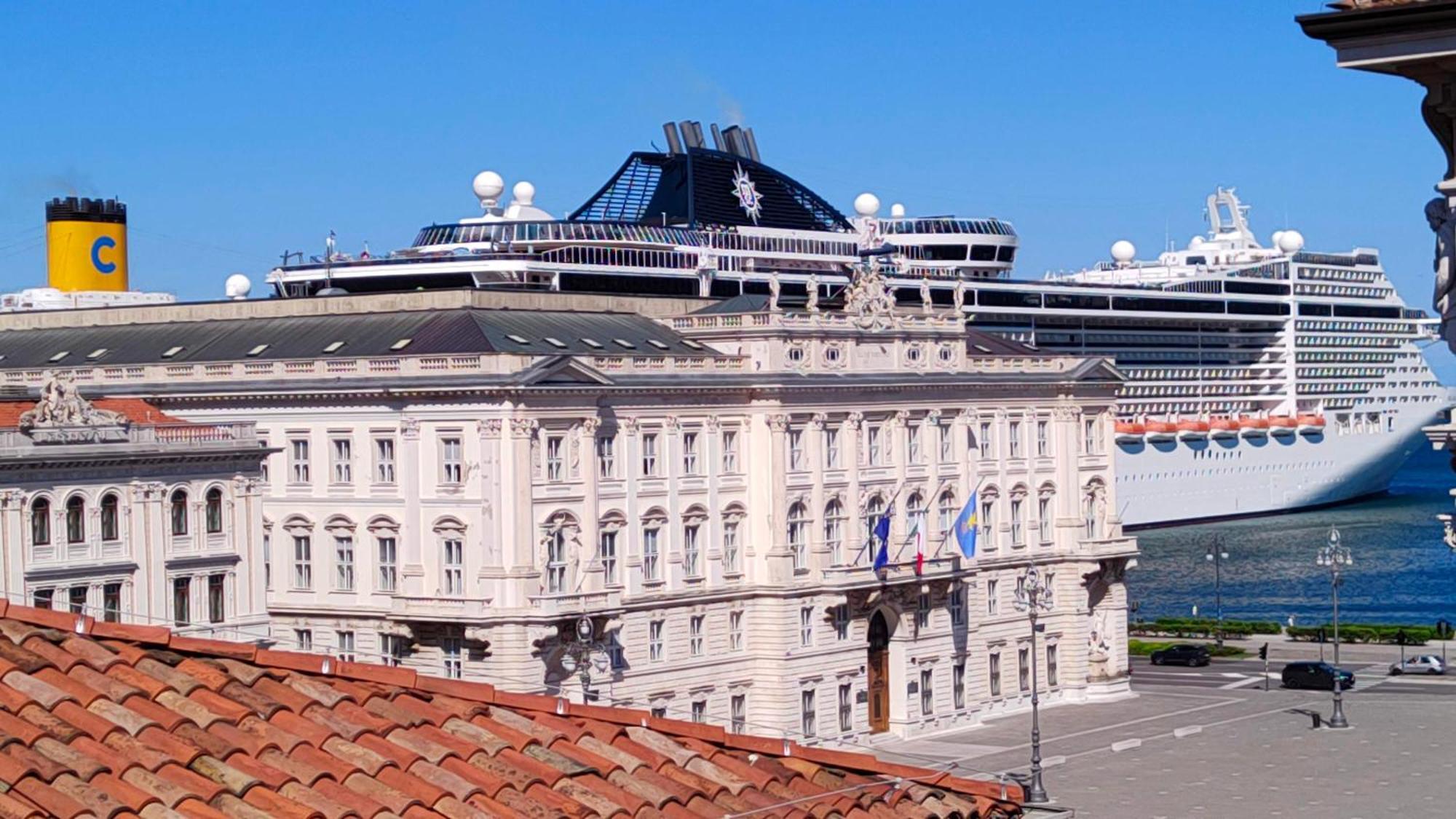 Casa Vacanze Trieste - Vista Piazza Unita Экстерьер фото